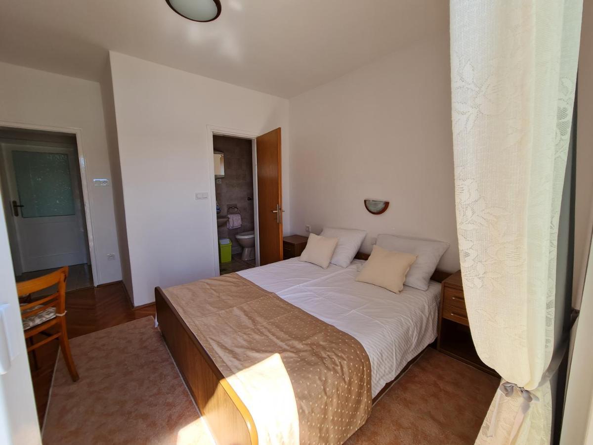 Apartmani I Sobe Jusic Rab Town Exterior photo